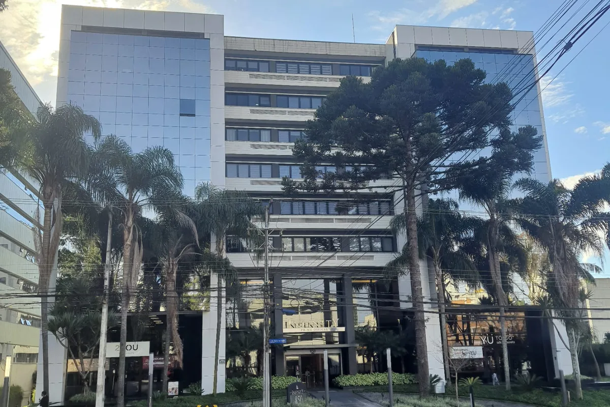 Fachada do Edifício Infinity Prime Offices, na Av. Anita Garibaldi, no Cabral, em Curitiba